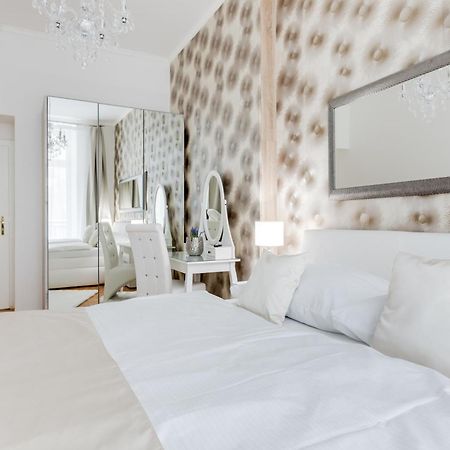 Luxury Riverside Apartments In The Center Of Praha Exteriér fotografie