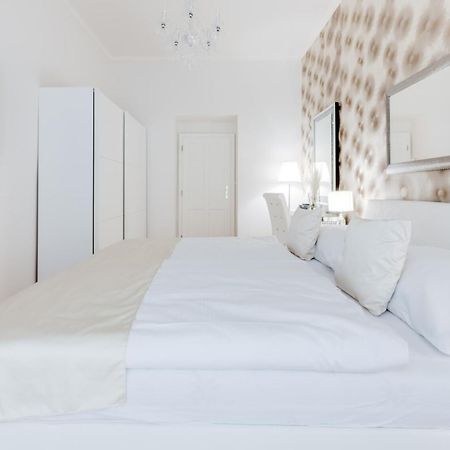Luxury Riverside Apartments In The Center Of Praha Exteriér fotografie