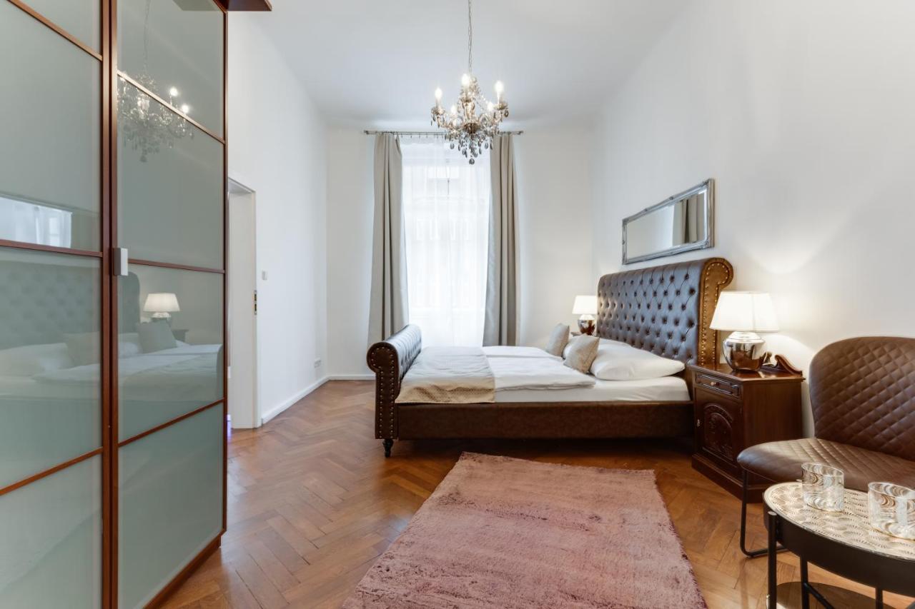 Luxury Riverside Apartments In The Center Of Praha Exteriér fotografie