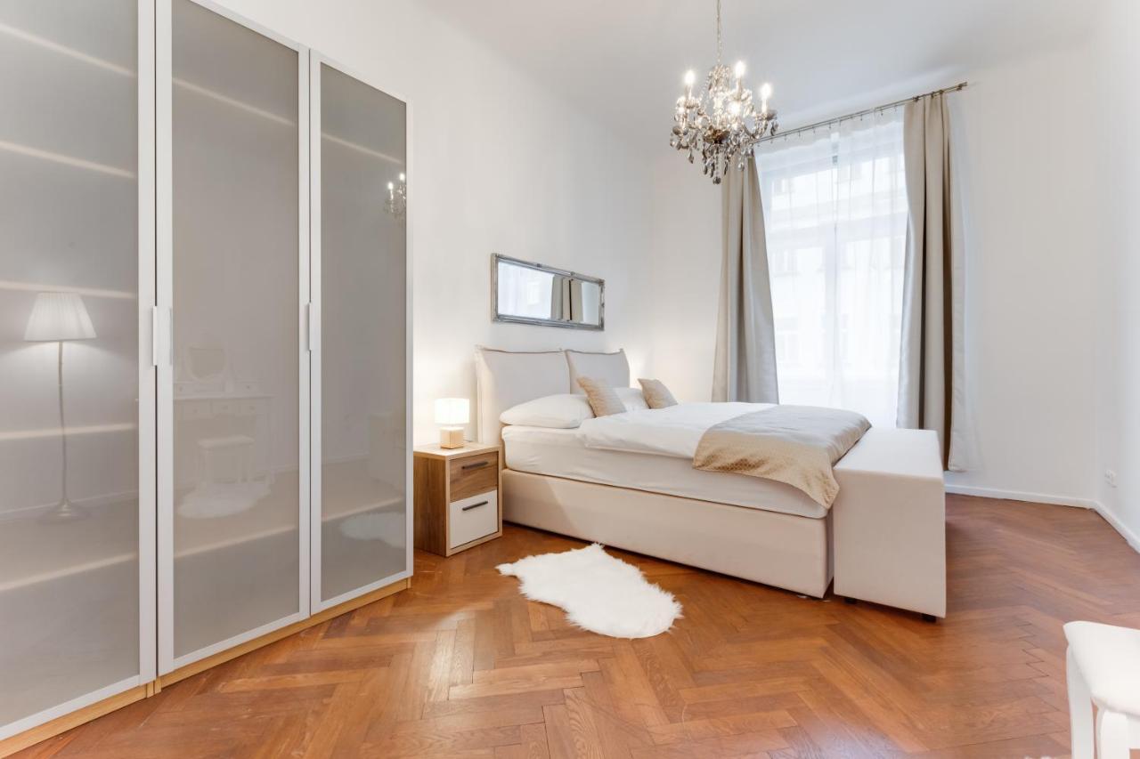 Luxury Riverside Apartments In The Center Of Praha Exteriér fotografie