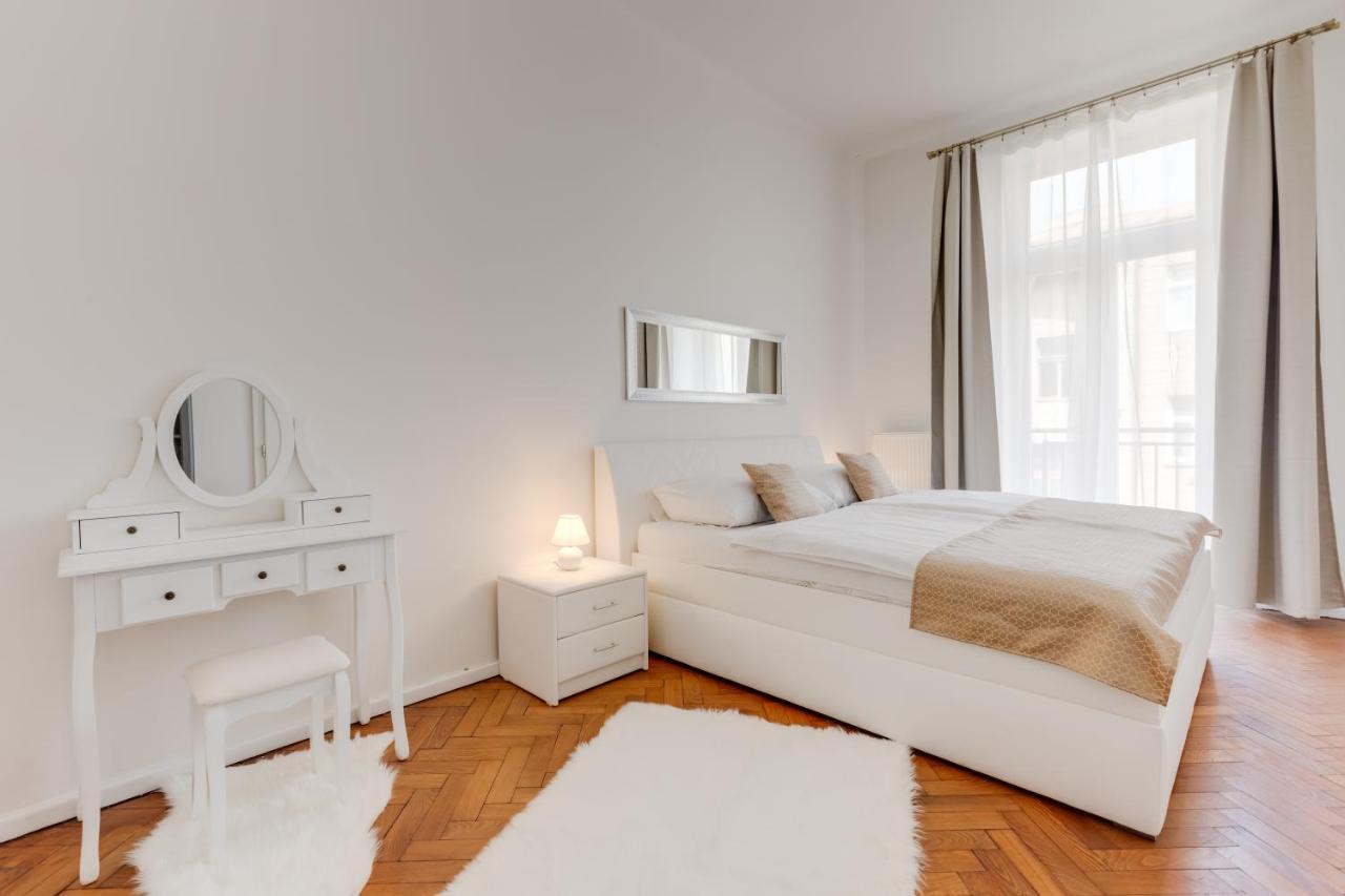 Luxury Riverside Apartments In The Center Of Praha Exteriér fotografie