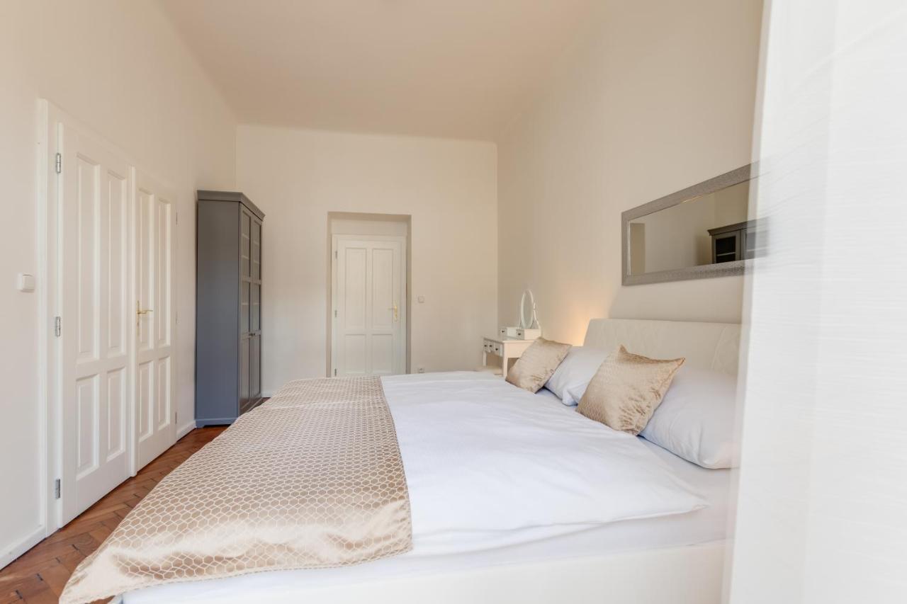 Luxury Riverside Apartments In The Center Of Praha Exteriér fotografie