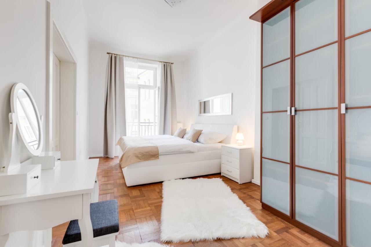 Luxury Riverside Apartments In The Center Of Praha Exteriér fotografie