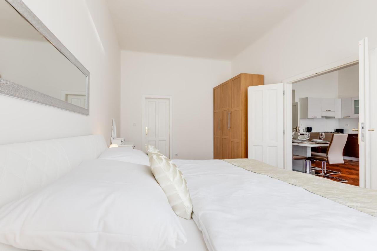 Luxury Riverside Apartments In The Center Of Praha Exteriér fotografie