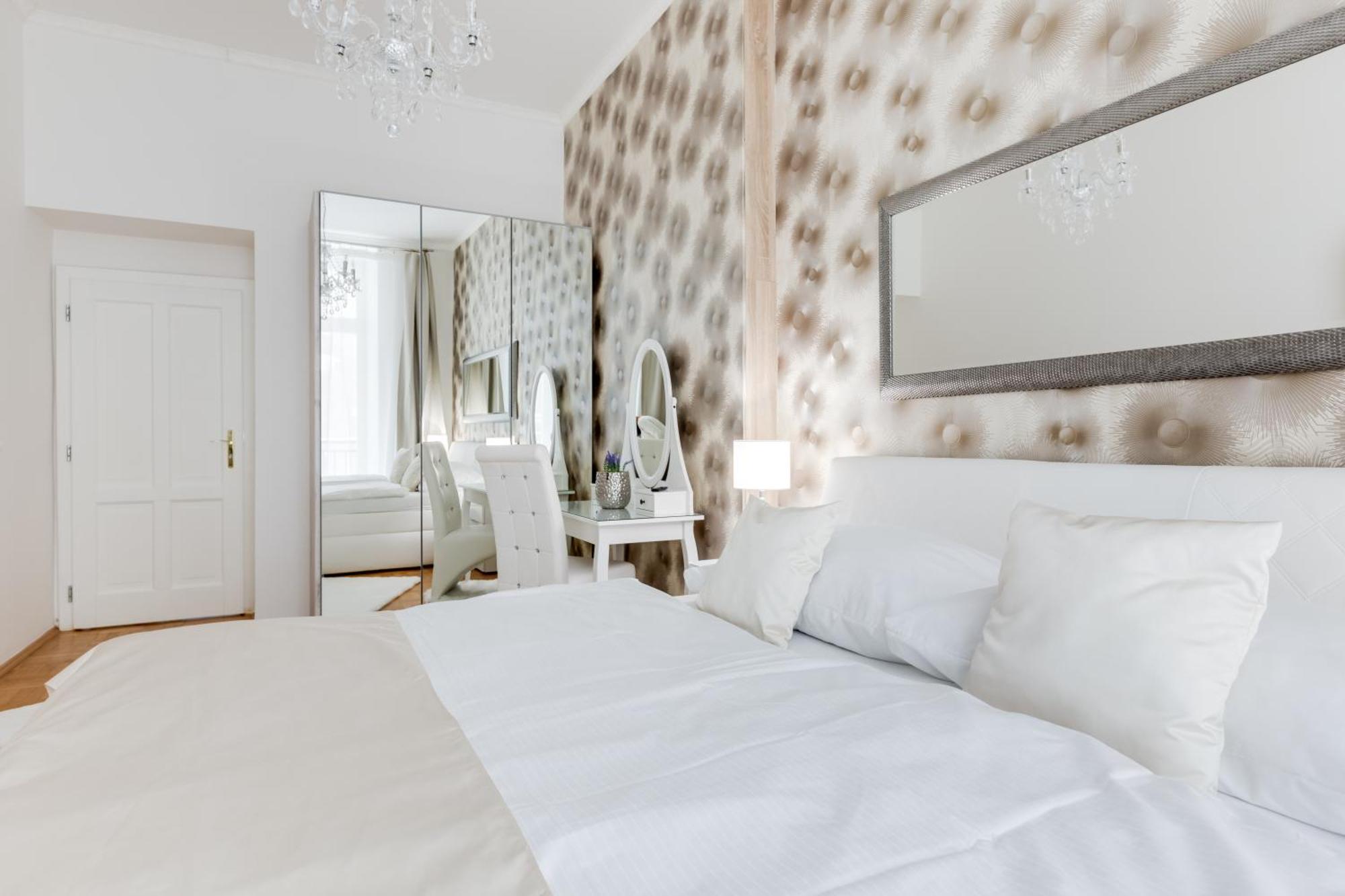 Luxury Riverside Apartments In The Center Of Praha Exteriér fotografie