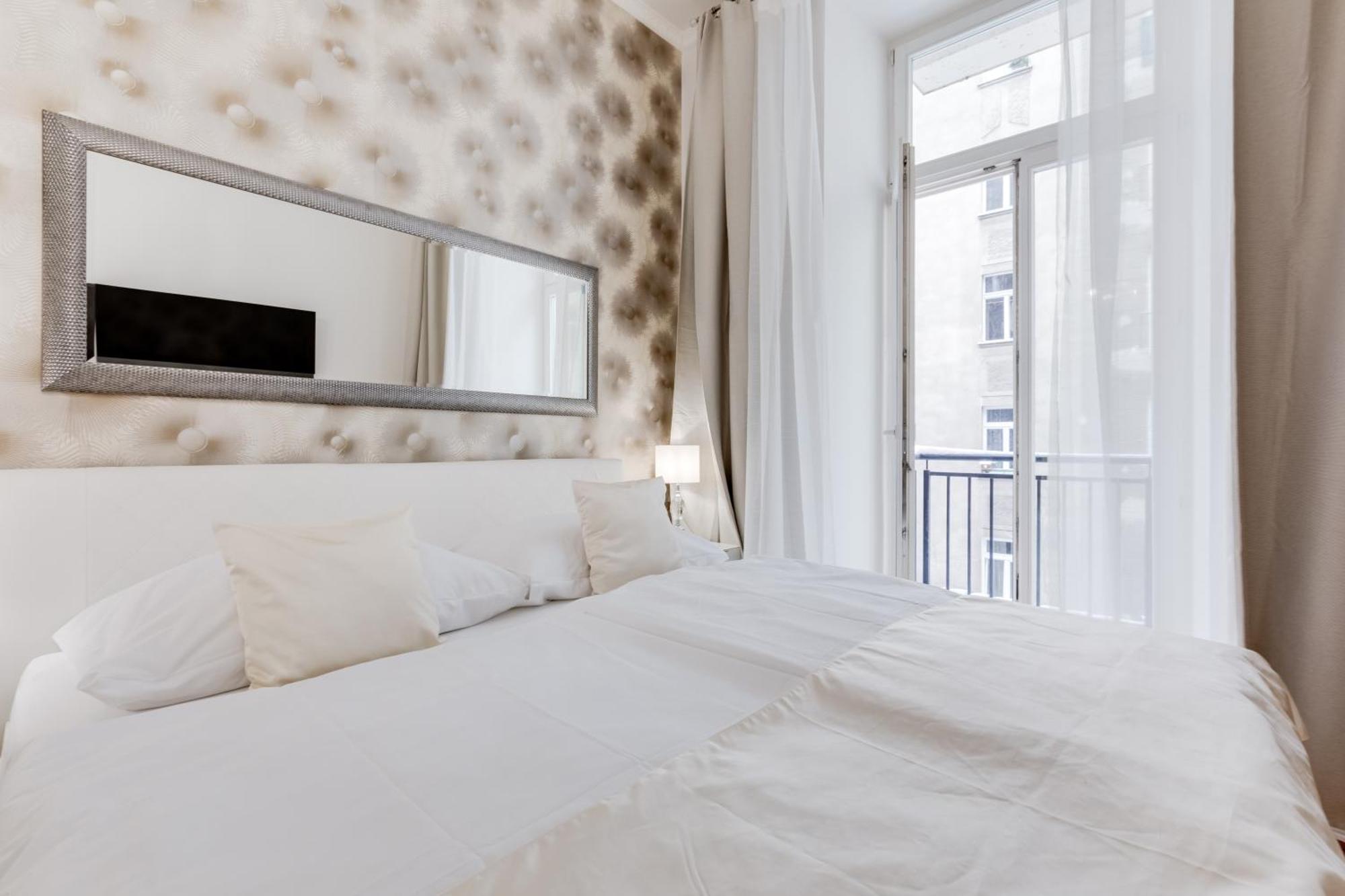 Luxury Riverside Apartments In The Center Of Praha Exteriér fotografie